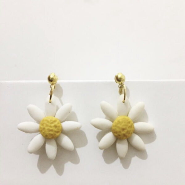 Polymer Clay Daisy Earring